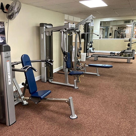 Welcome to S.R Hotel! We're a Hilton Head Hotel located near the beach with the type of accommodation and a fitness room that cater to those looking for a budget-friendly vacation.